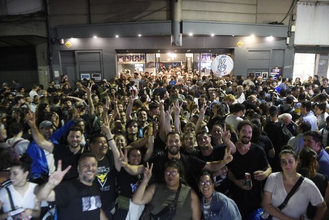 Los militantes peronistas festejaron este domingo en el Centro Cultural Atlas