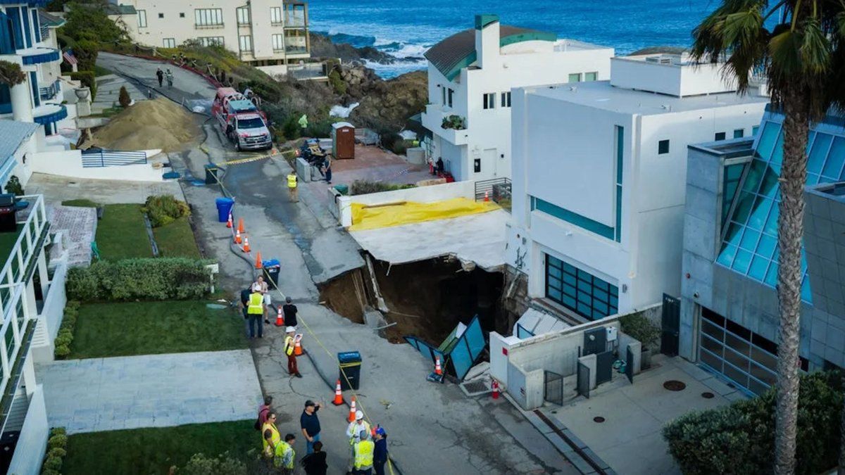 Se hundió el suelo frente a la mansión de Nicolas Cage en Malibú y evacuaron varias casas