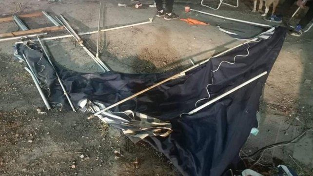 Paraná: un automovilista chocó un puesto ambulante