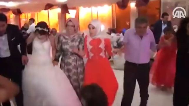 Así fue el momento de la explosión del coche bomba durante una boda en Turquía