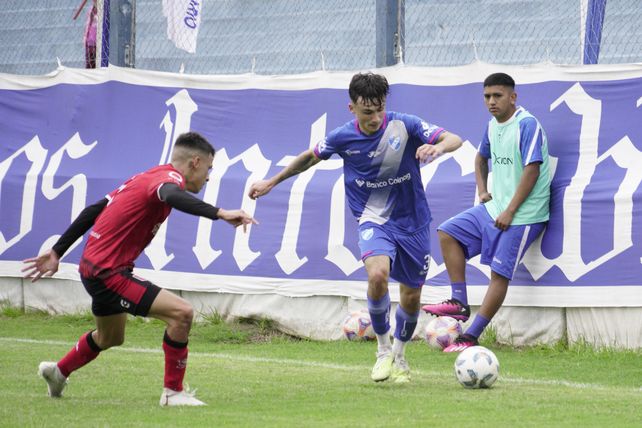 Argentino. Thiago Bartalini, tras alejarse de Central, se sumó al equipo de Barrio Sarmiento  con un gran rendimiento. .