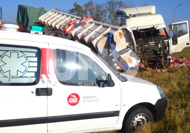 Chocaron dos camiones de frente en la ruta 34 y sus conductores resultaron heridos