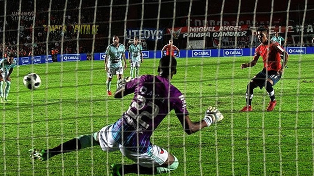 El goleador que ya trabaja con el escudo de Colón