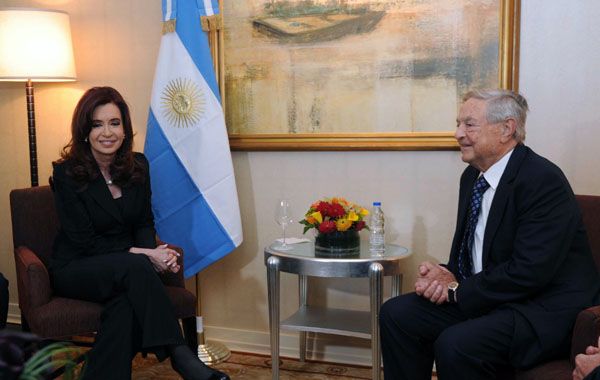 Cristina y Soros mantuvieron una reunión en el hotel donde se hospeda la presidenta