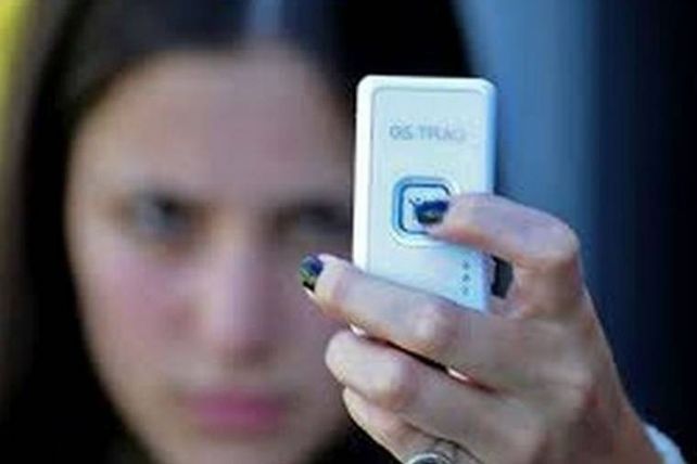 En la provincia de Santa Fe, 35 mujeres tienen el botón de pánico