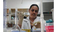 Una científica del Centro de Ingeniería Genética y Biotecnología de Camagüey, al este de La Habana. Una científica del Centro de Ingeniería Genética y Biotecnología de Camagüey, al este de La Habana.