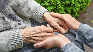 Cuidadores domiciliarios bregan por mejores condiciones