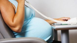 Proponen ampliar las licencias por maternidad
