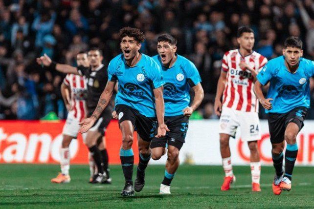 Adrián Sánchez grita el primero de Belgrano ante Unión.