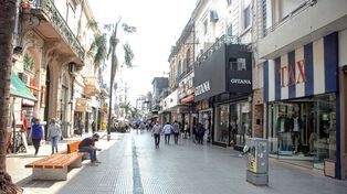 El comercio en La Peatonal santafesina, repercusiones del decreto para circular