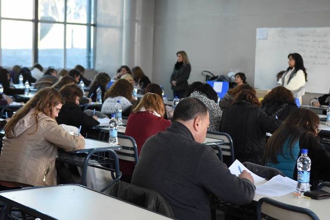 Papelón: dos docentes fueron sorprendidos con machetes cuando concursaban para cargos jerárquicos
