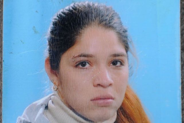 Femicidio: el asesino entregó a su beba y continúa prófugo