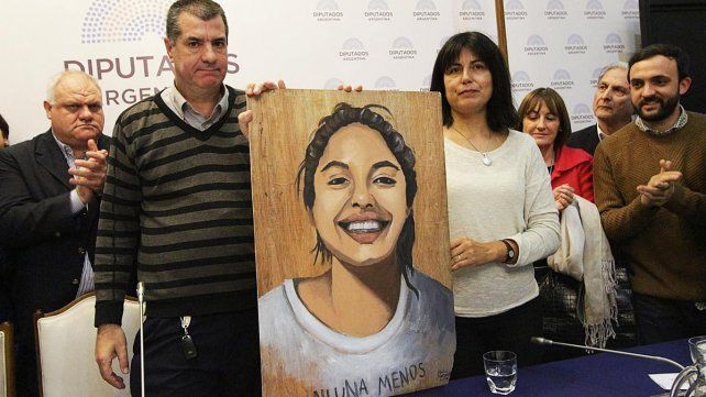 La Fundación Micaela García La Negra contra las modificaciones propuestas en la Ley Ómnibus. La Ley Micaela se originó como respuesta a decisiones de agentes del Estado sin perspectiva de género ya que el femicidio de Micaela se podría haber evitado.