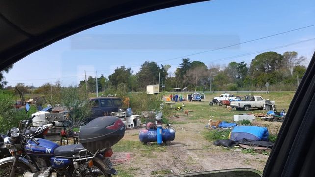 Venezolanos, a dedo, tratan de llegar por Entre Ríos a Uruguay