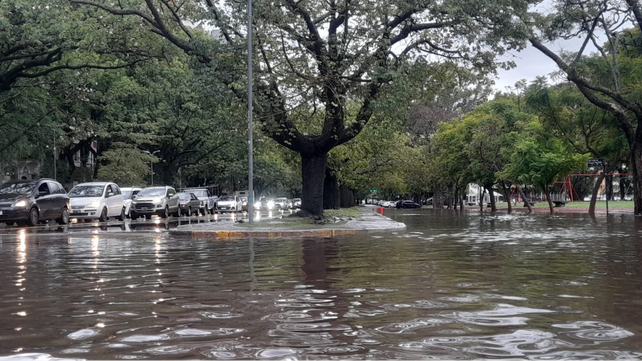 Rosario se encuentra en una zona sobre la que hay un frente que ocasiona las tormentas persistentes de estos días.