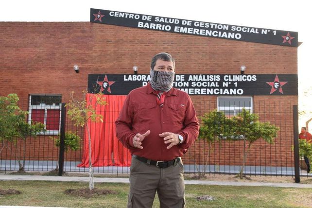 Allanan el campo del piquetero chaqueño Emerenciano Sena por un presunto femicidio