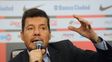 Por Twitter. Tinelli renunció además al cargo de vice 3º. Segura contestó.