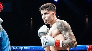 Junior Alanis no pudo con el boxeador australiano y perdió por puntos en fallo unánime.