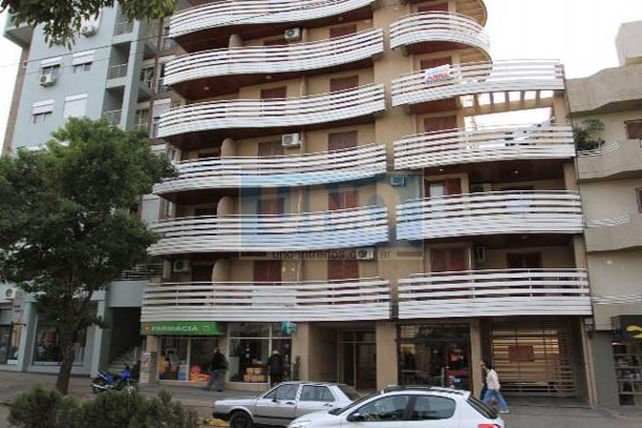 Un joven basquetbolista fue hallado sin vida en un departamento céntrico en una aparente muerte súbita