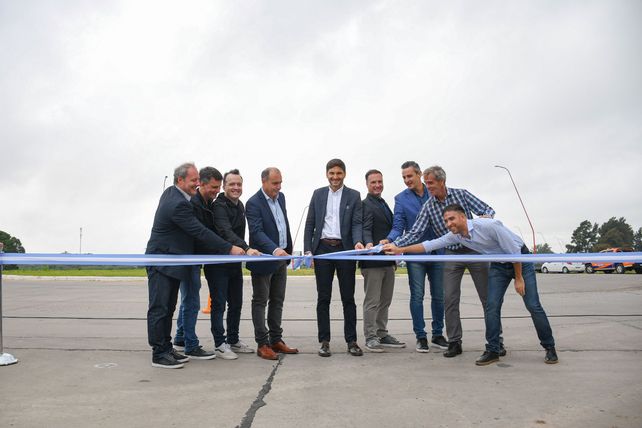 Inauguraron la rotonda del Parque Industrial de Alvear y firmaron el convenio para pavimentar Piedrabuena