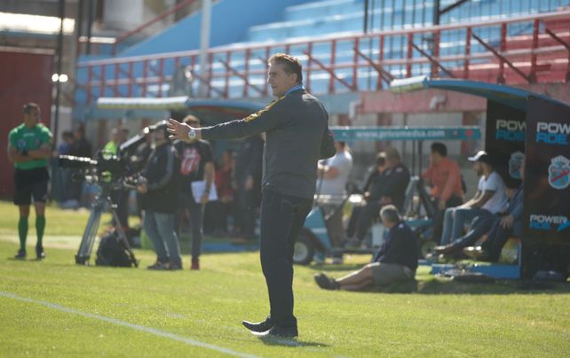Egdardo Bauza dirigió el clásico en el que Central eliminó a Newell's por la Copa Argentina.
