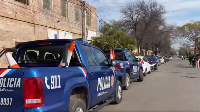 Varios móviles policiales concurrieron a la escuela técnica ubicada en Deán Funes al 7700.&nbsp;