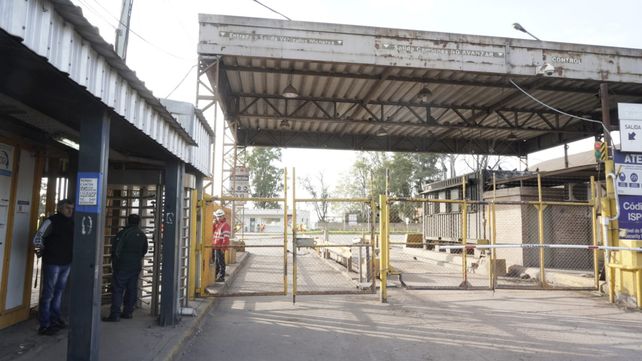 Paro de actividades en el Puerto de Rosario: un operario murió al caer al río