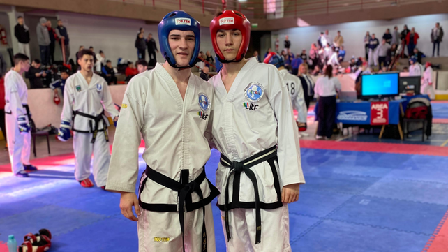 Thiago y Luka Dariozzi Bolatti conquistaron medallas en la Copa del Mundo de taekwondo ITF.