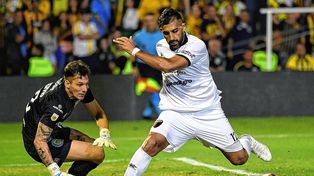 Con un golazo de Ramón Ábila, Colón empató 2-2 ante Rosario Central.