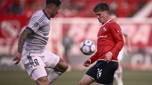 Con gol de Facundo Herrera, Boca venció a Independiente y conserva la punta de la tabla anual
