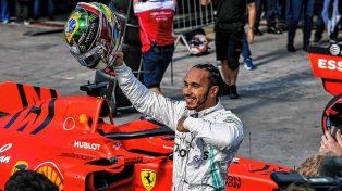 Lewis Hamilton correrá en Ferrari en la temporada 2025.