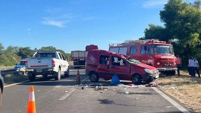 Una mujer murió en un siniestro vial ocurrido en ruta nacional 12 a la altura de Ceibas. En el vuelco resultaron heridos el esposo y los hijos