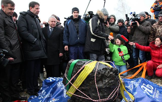 El meteorito de Chelyabinsk. En esta imagen de octubre último se ve parte del asteroide recuperado en Rusia.