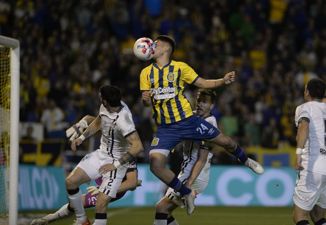Central no estuvo a la altura y perdió ante un práctico Central Córdoba
