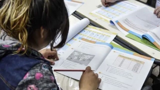 Saquen un hoja: alumnos de 5º año de la secundaria participan de una evaluación  nacional