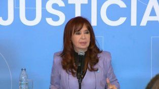 La expresidenta, Cristina Fernández de Kirchner, durante sel acto de este lunes. (Captura video/@CFKArgentina)