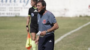 Juan Rossi. El entrenador charrúa sigue atento con el trabajo de pretemporada y de las incorporaciones.