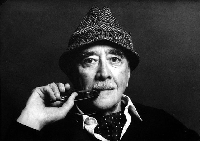 Manuel Mujica Lainez.