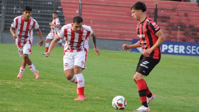 Atlético Paraná dio el golpe en barrio Villa Sarmiento.