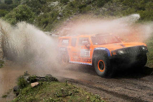 Peterhansel, líder en soledad tras el abandono de Al-Attiyah