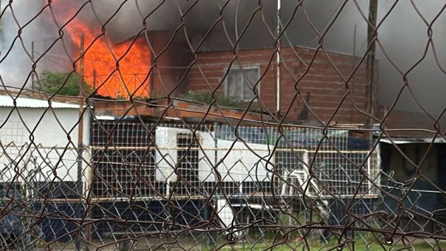 Incendio en una casa de Santa Fe y Sucre