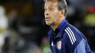 Fernando Batista fue despedido como entrenador de Costa Rica