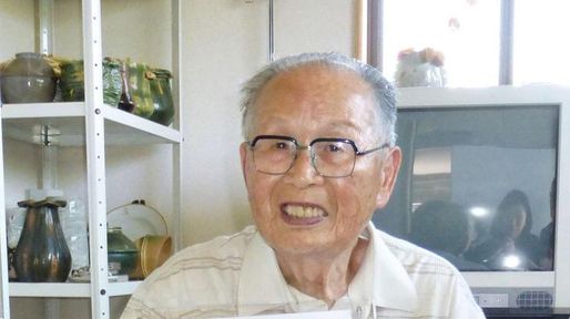 Un jubilado japonés logró su título universitario a los 96 años