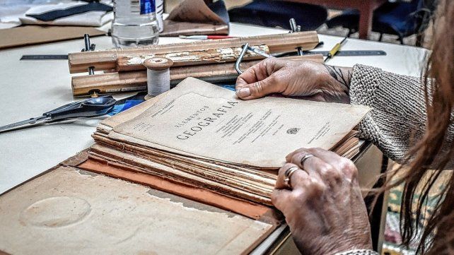 La Facultad de Ciencias de la Vida y la Salud de la Uader avanza en un proyecto de organización. Hasta ahora se han procesado 1.800 libros
