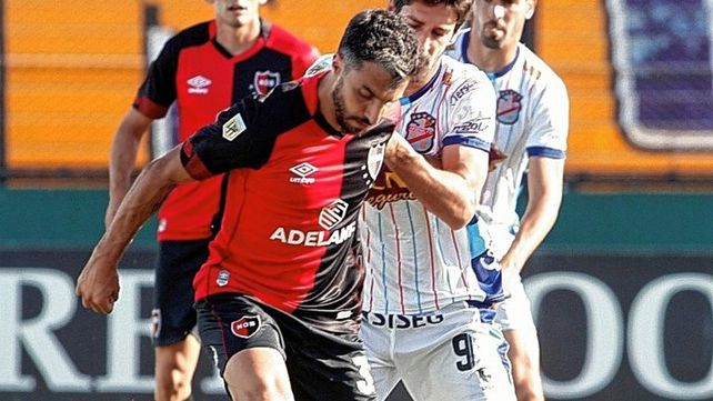 Arsenal superó como local a Newells por 3-1.