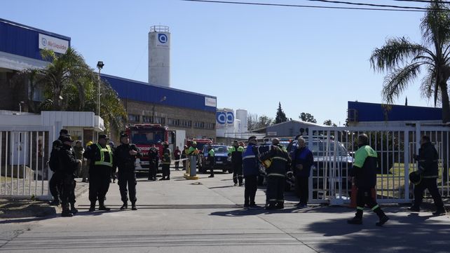 Tras el impacto de la avioneta debieron evacuar la planta de la zona oeste.