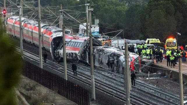 El accidente de trenes dejó al menos 39 personas fallecidas