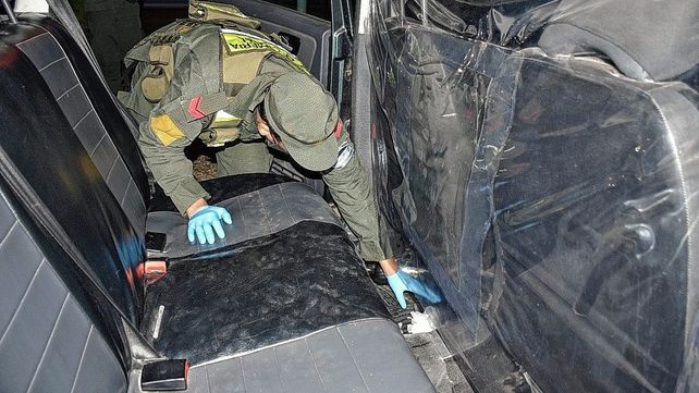 Gendarmería los descubrió con cocaína en un remís