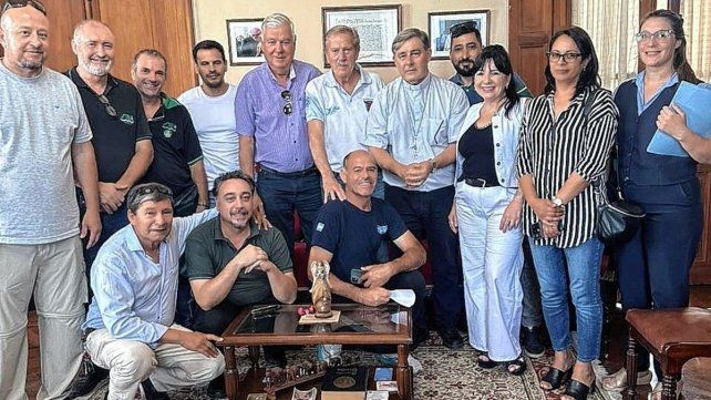 La CGT Regional Paraná le llevó diversos planteos a Monseñor Raúl Martín.
