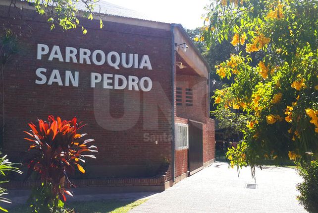 Entró a robar una parroquia, se vistió de cura y cuando lo descubrió la policía los quiso bendecir